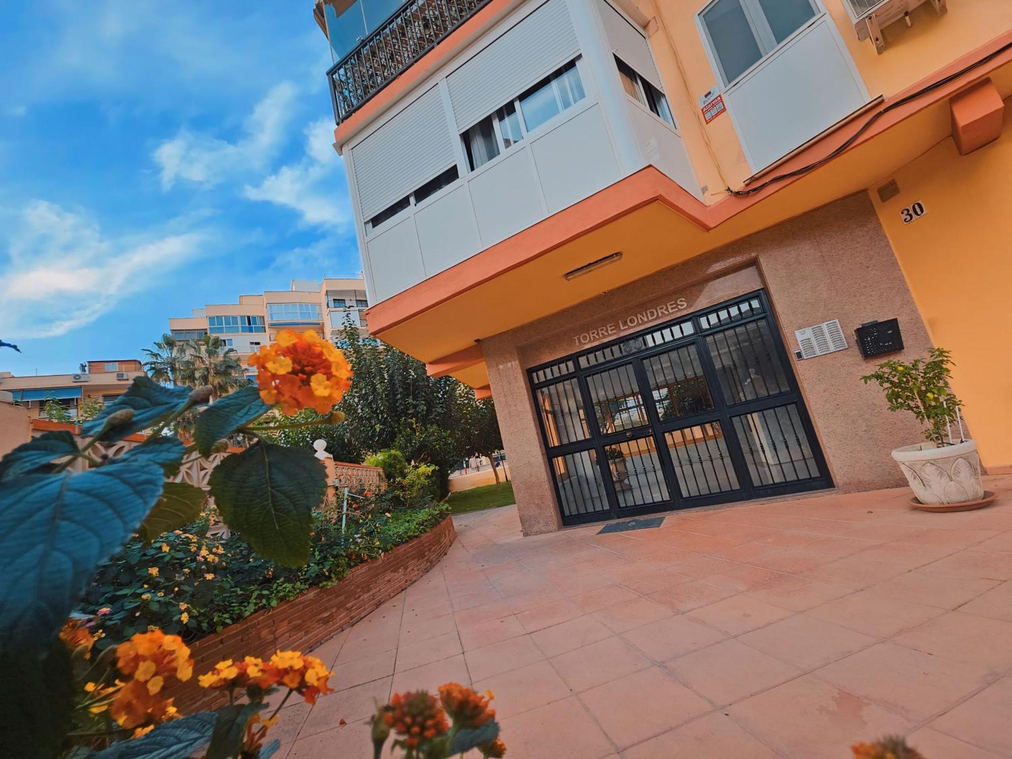 Apartamento Paseo Maritimo De Playamar Torremolinos Luaran gambar
